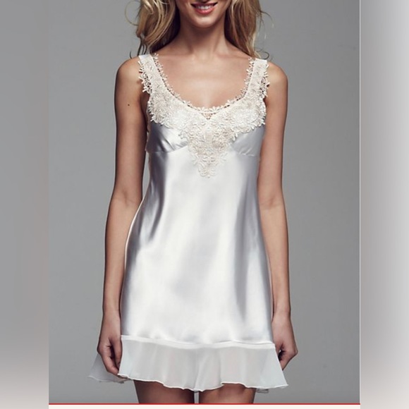 Linea Donatella Filagree Set Embellished Bridal Satin Chemise Nightgown & Robe - Picture 3 of 14